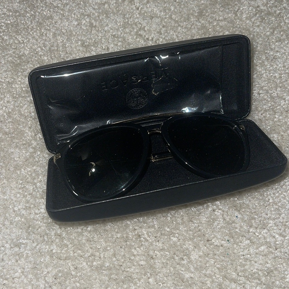 VERSACE SUNGLASSES 😎 - Picture 3 of 3